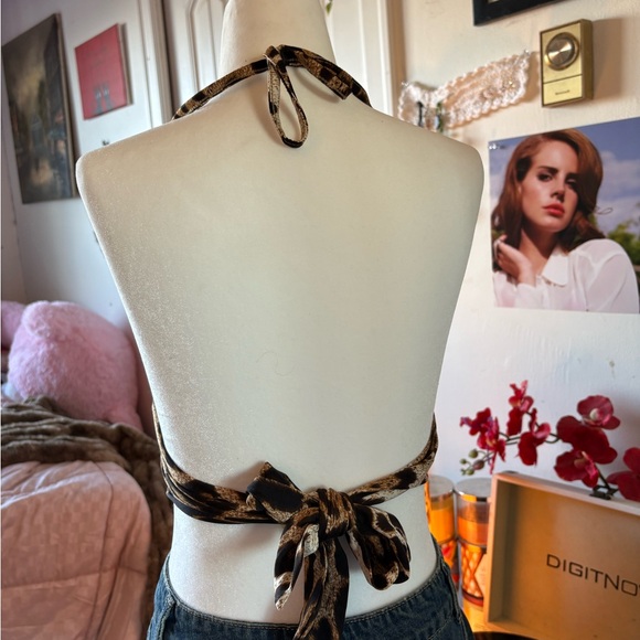 ROMWE Leopard Print Halter Crop Top - Picture 3 of 6